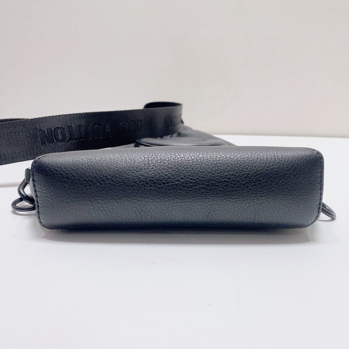 Louis Vuitton - Duo Slingbag - Leather - Black - (medium)