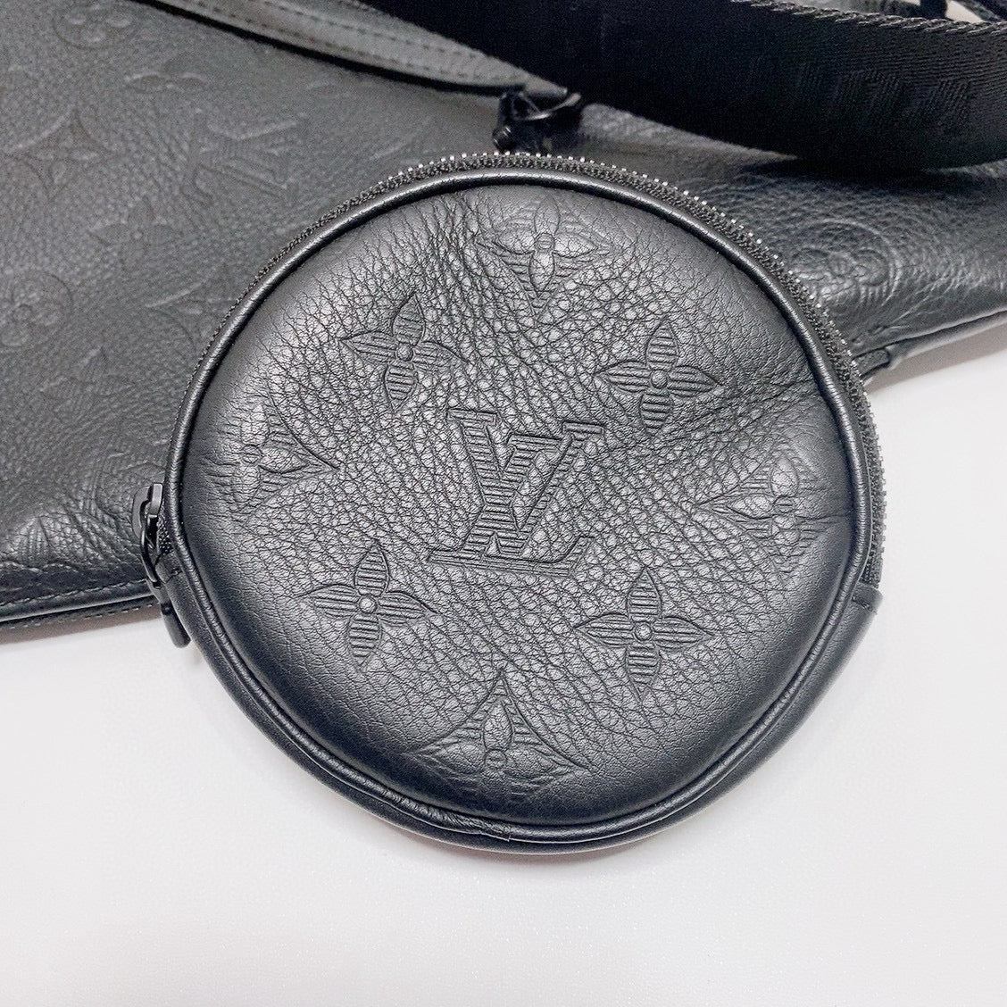 Louis Vuitton - Duo Slingbag - Leather - Black - (medium)