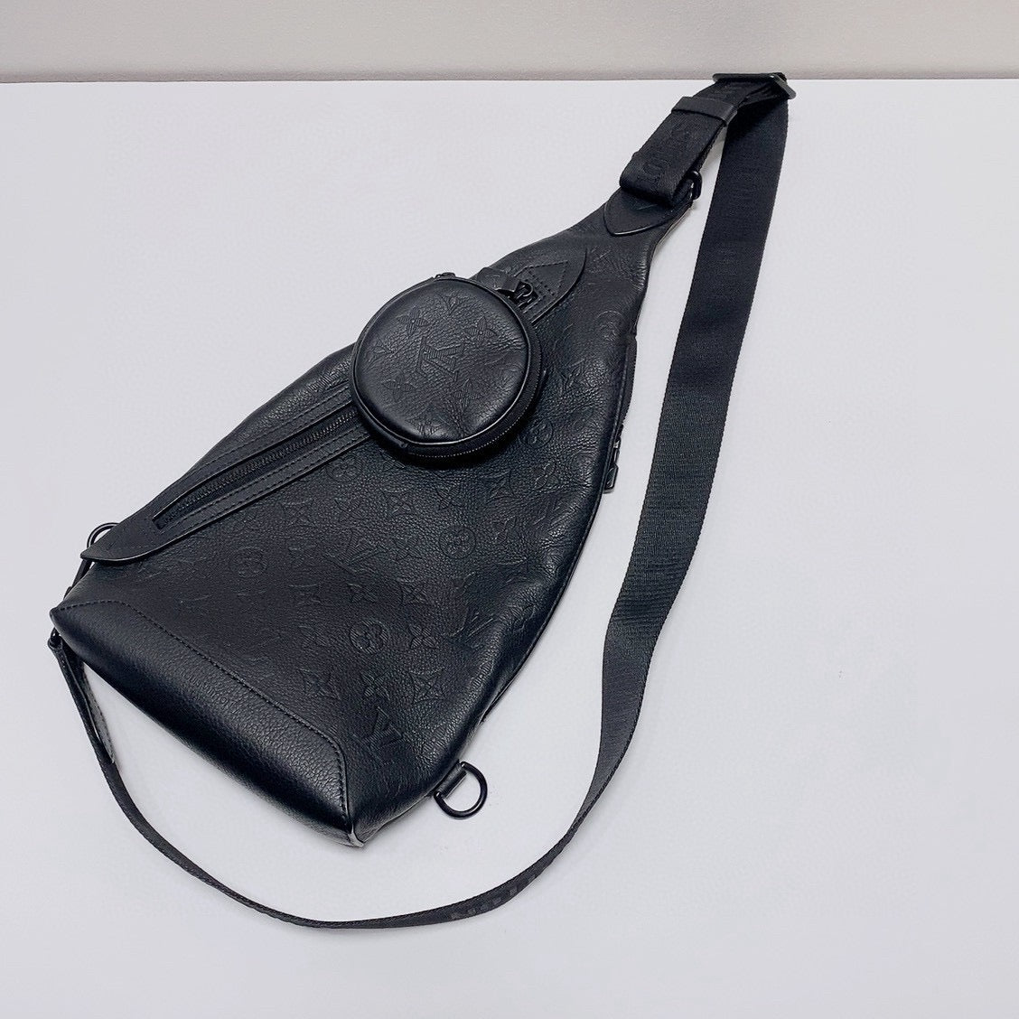 Louis Vuitton - Duo Slingbag - Leather - Black - (medium)