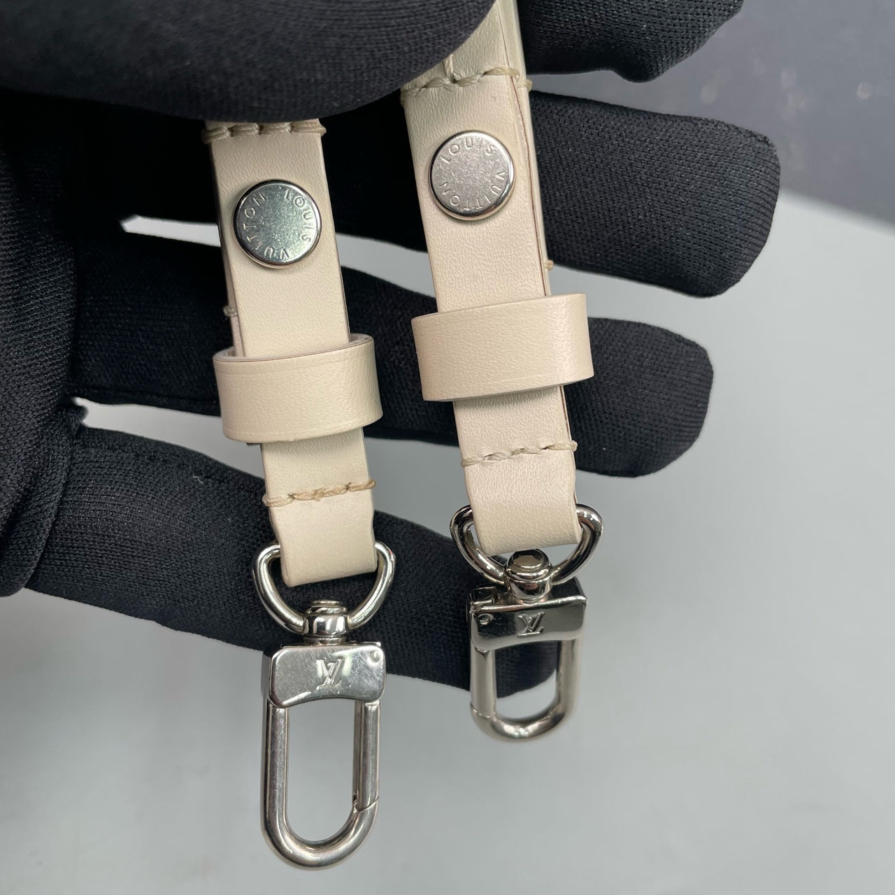 Louis Vuitton - Easy - Leather - Beige - (mini)