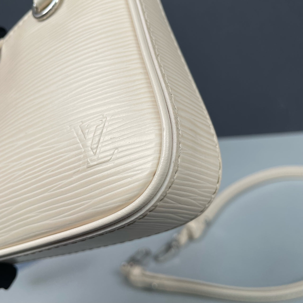 Louis Vuitton - Easy - Leather - Beige - (mini)