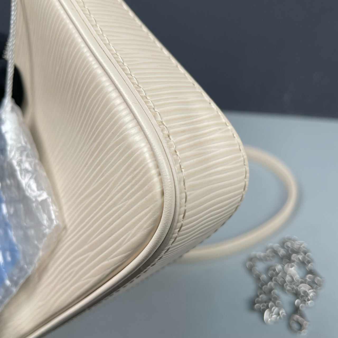Louis Vuitton - Easy - Leather - Beige - (mini)