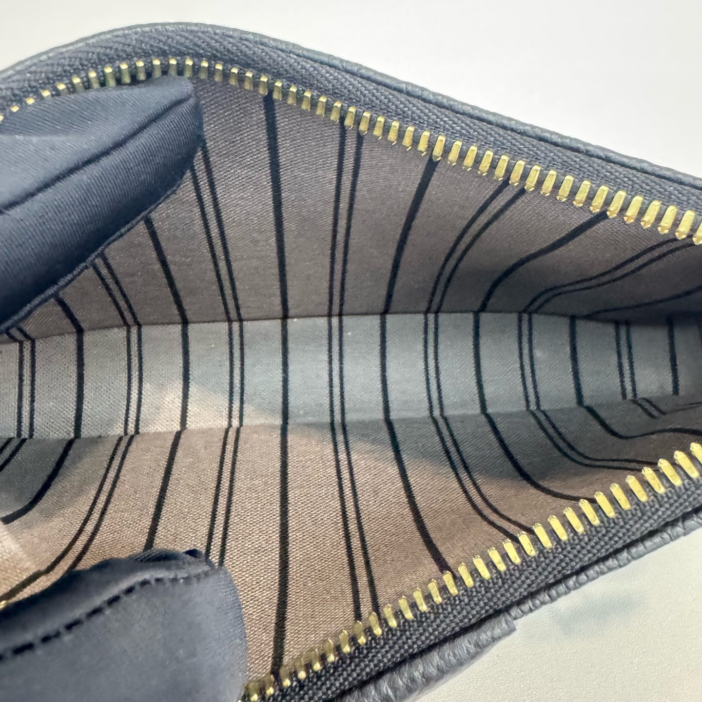 Louis Vuitton - Easy Pouch on Strap - Leather - Black - (mini)