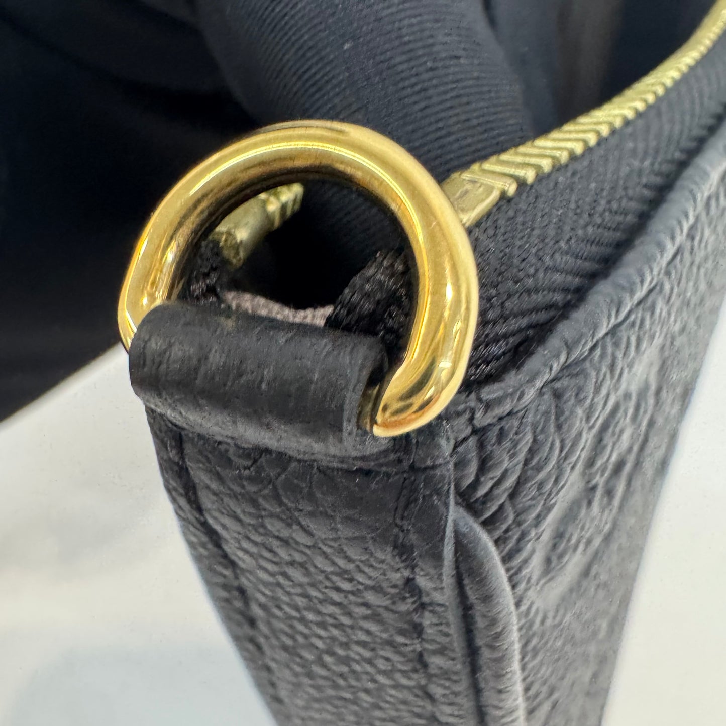 Louis Vuitton - Easy Pouch on Strap - Leather - Black - (mini)