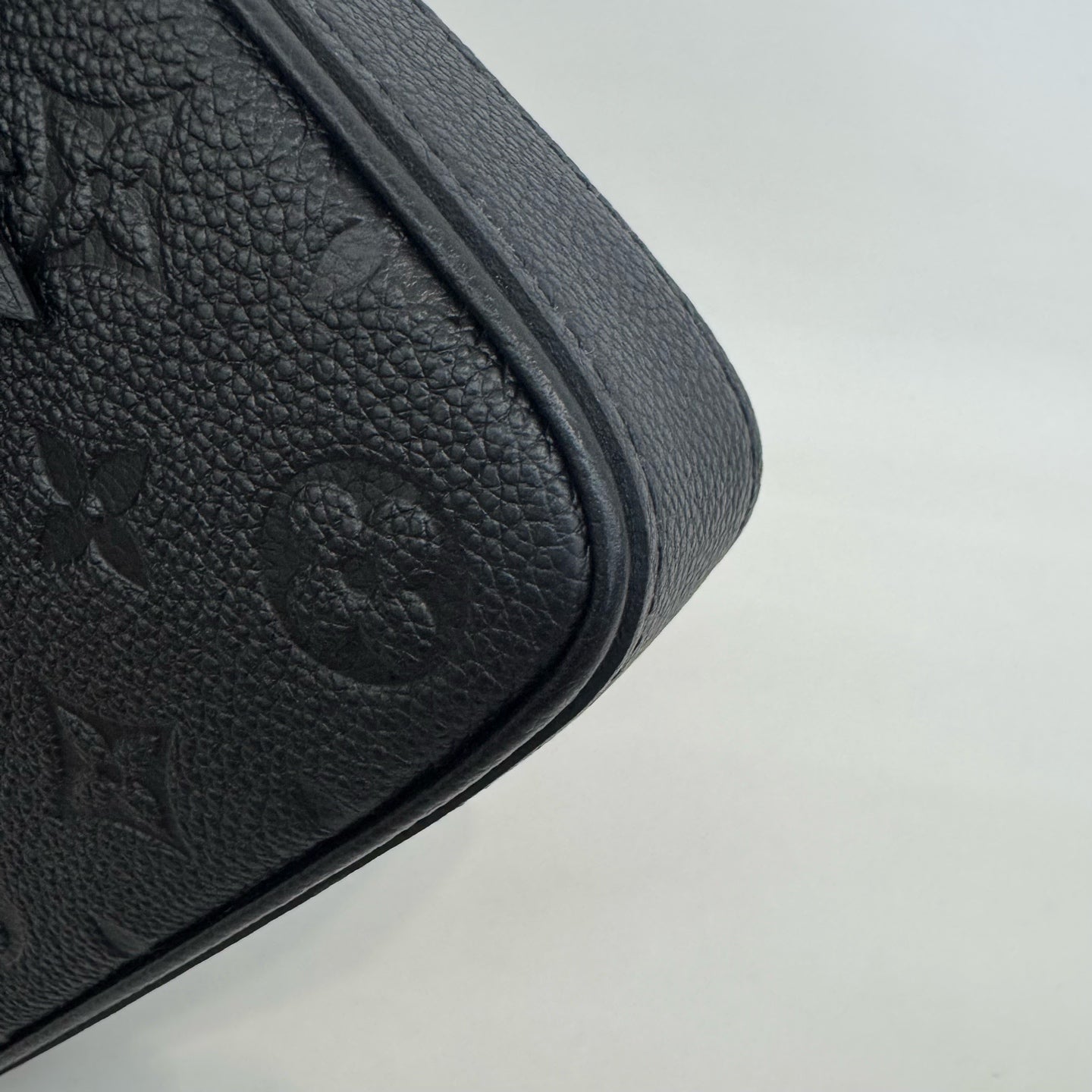 Louis Vuitton - Easy Pouch on Strap - Leather - Black - (mini)