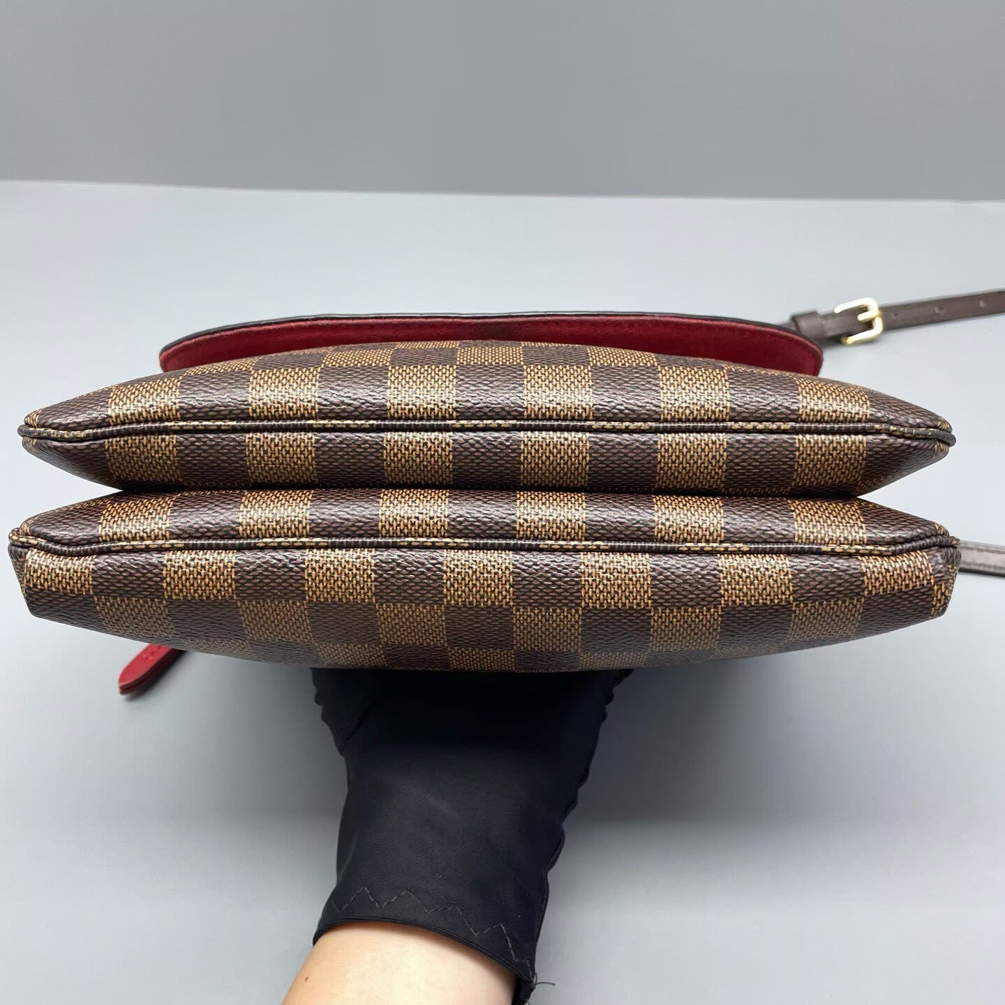 Louis Vuitton - Envelope Crossbody Bag - Damier Ebene coated canvas with leather trim - Brown with red interior lining - (Small)