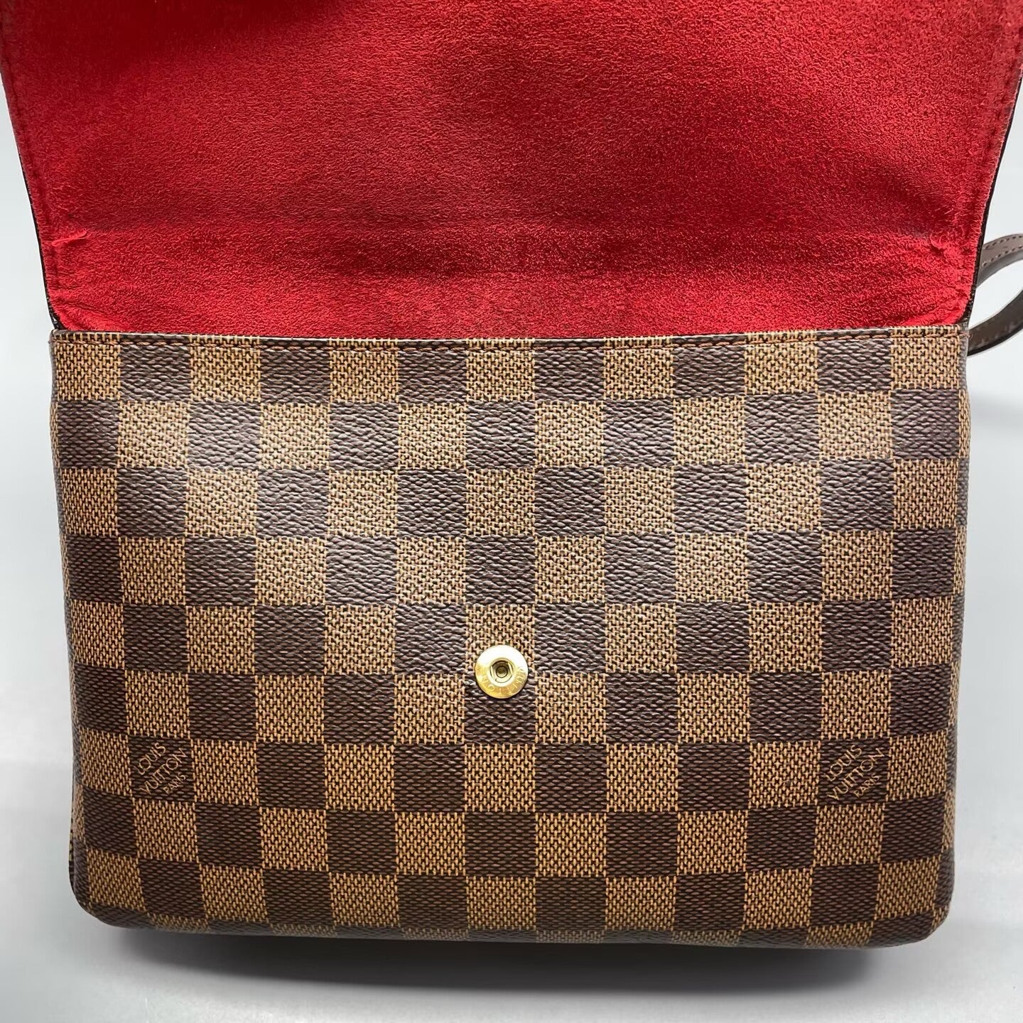 Louis Vuitton - Envelope Crossbody Bag - Damier Ebene coated canvas with leather trim - Brown with red interior lining - (Small)