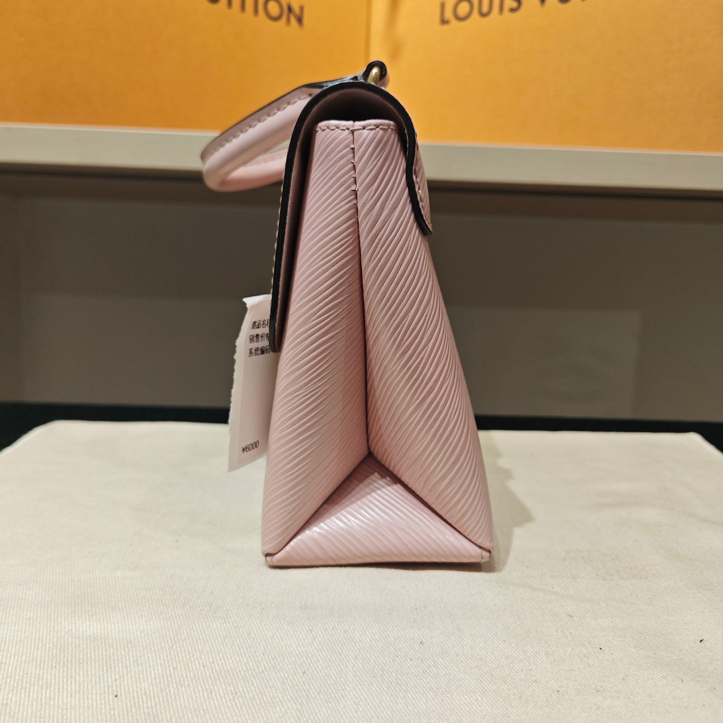 Louis Vuitton - Epi Leather Lock Shoulder Bag - Epi leather - Pink - (small)