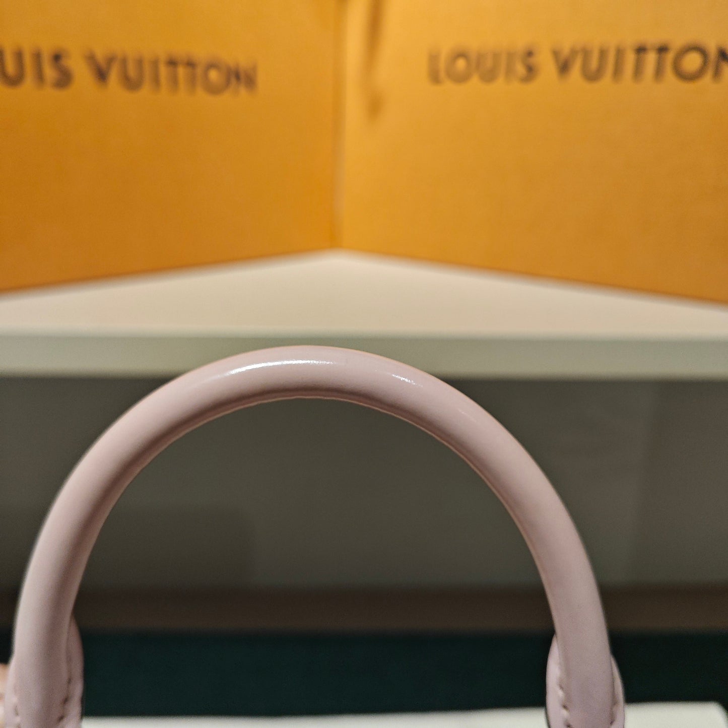 Louis Vuitton - Epi Leather Lock Shoulder Bag - Epi leather - Pink - (small)