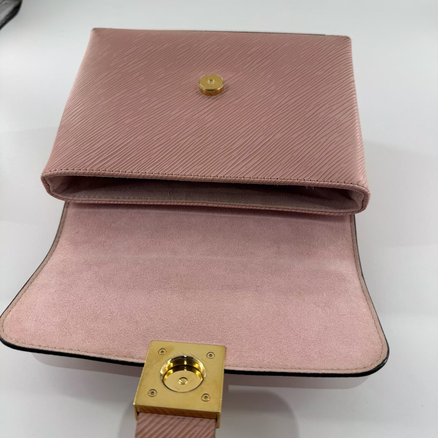 Louis Vuitton - Epi Padlock Flap Bag - Epi leather - Pink - (Mini)