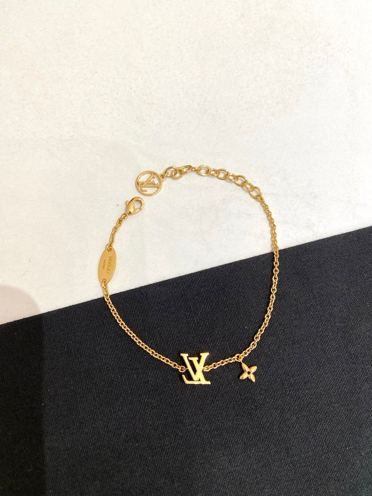 Louis Vuitton - Essential V - Crystal - Gold