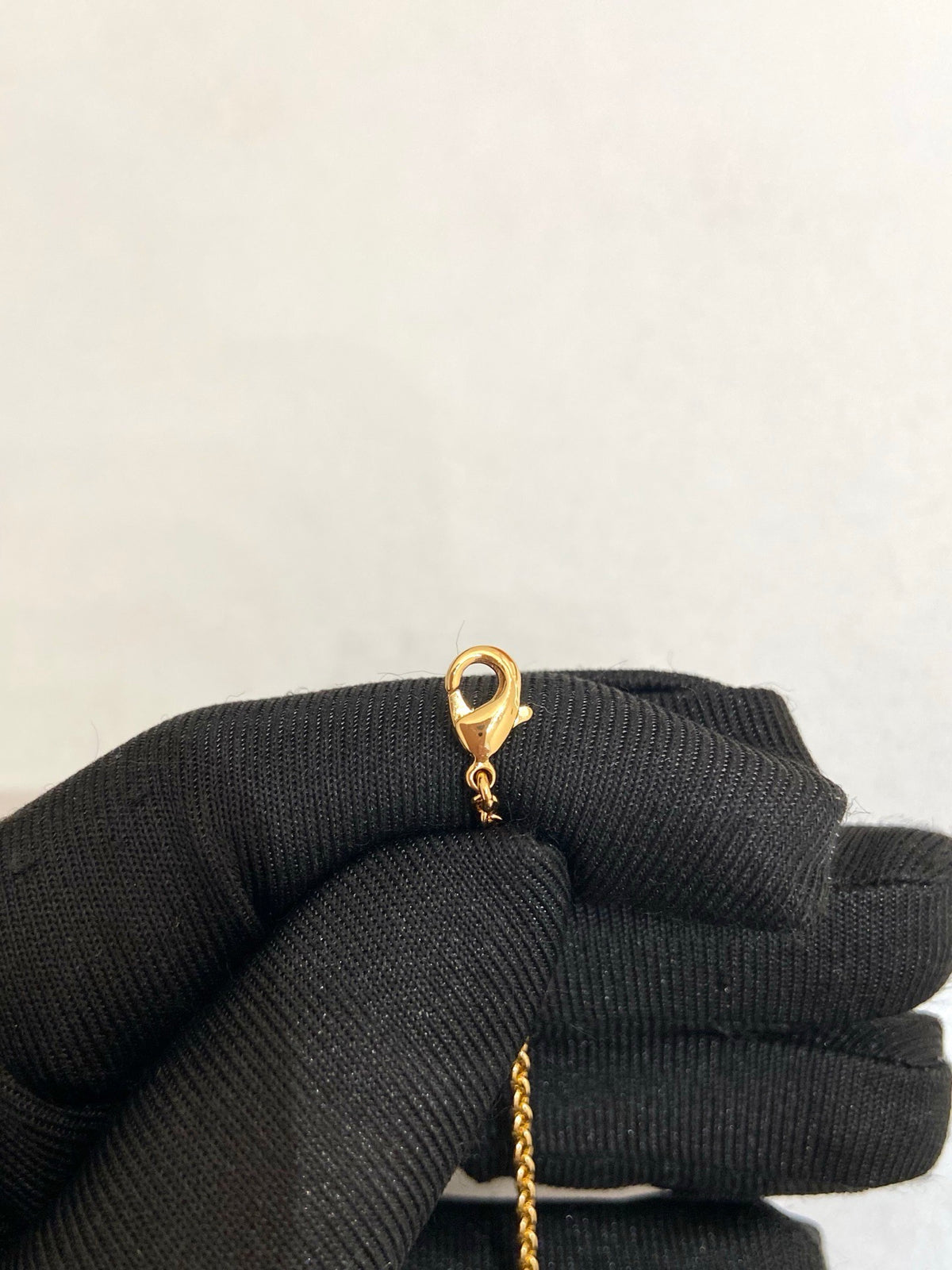 Louis Vuitton - Essential V - Crystal - Gold