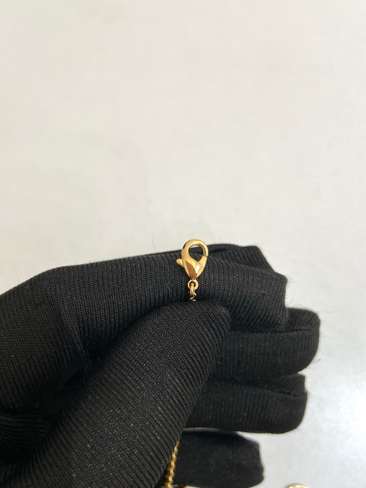 Louis Vuitton - Essential V - Crystal - Gold