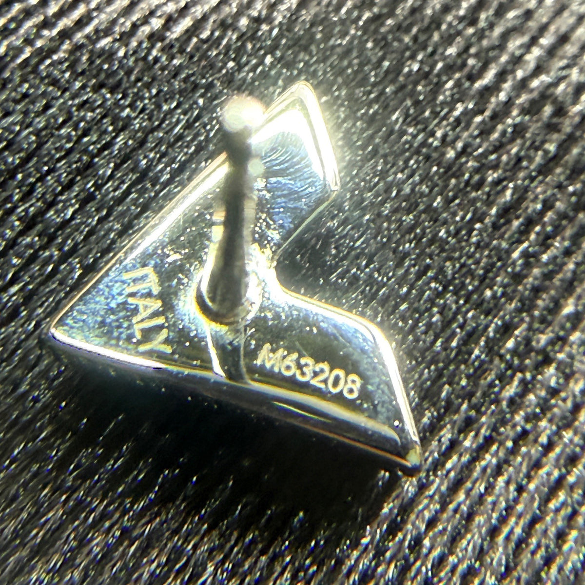 Louis Vuitton - Essential V - Silver-tone finish - Silver
