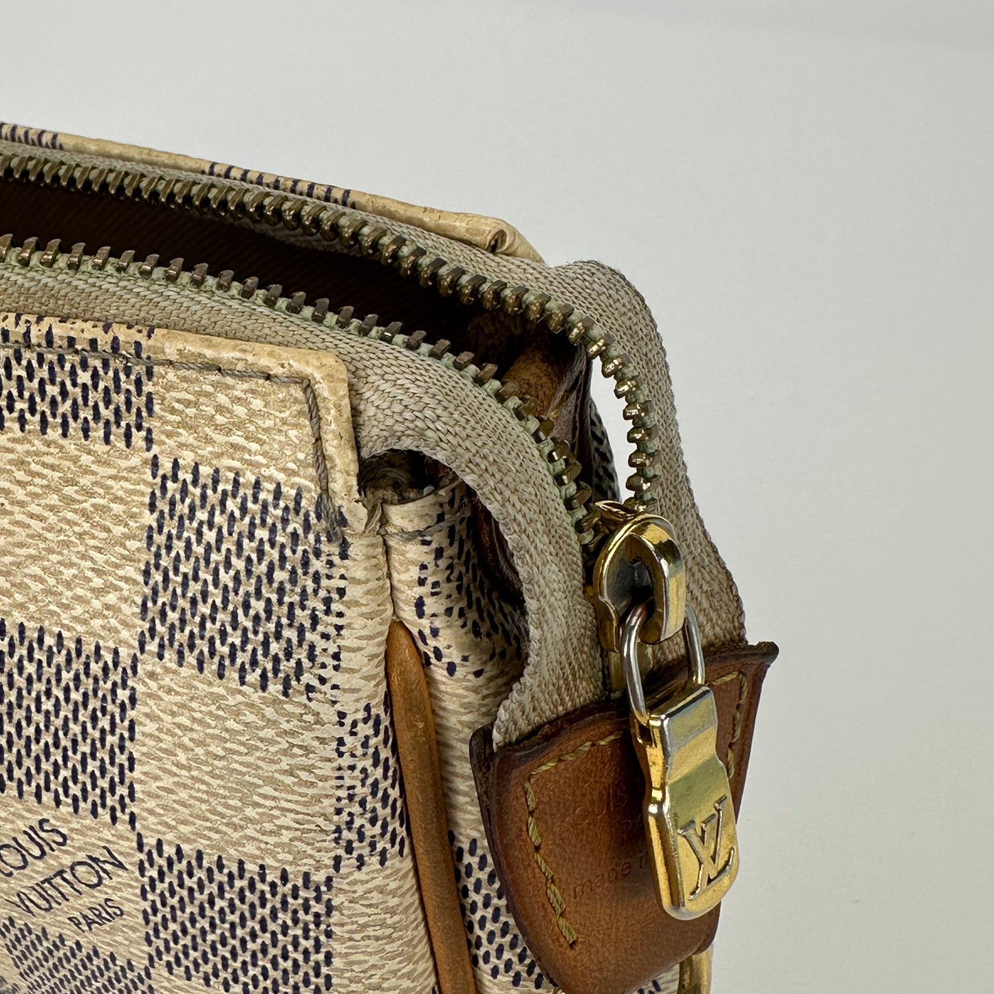 Louis Vuitton - Eva Pouch - Damier Azur coated canvas with natural cowhide leather trim - White - (mini)