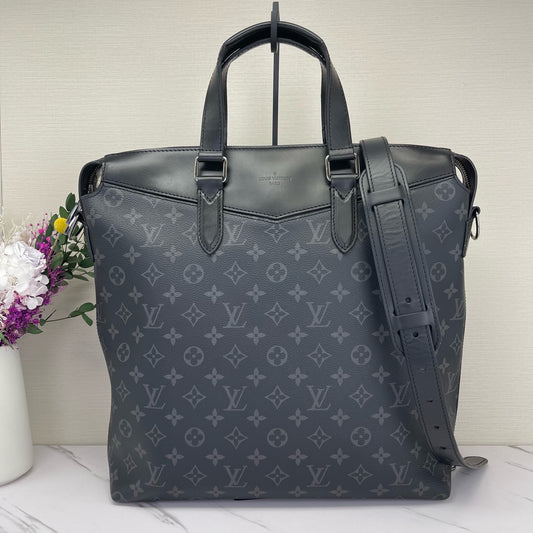 Louis Vuitton - Explorer - Leather - Black - (Large)
