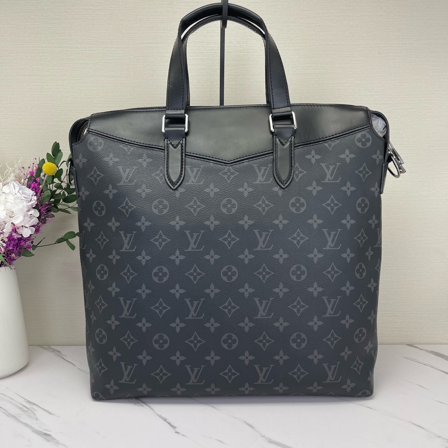 Louis Vuitton - Explorer - Leather - Black - (Large)