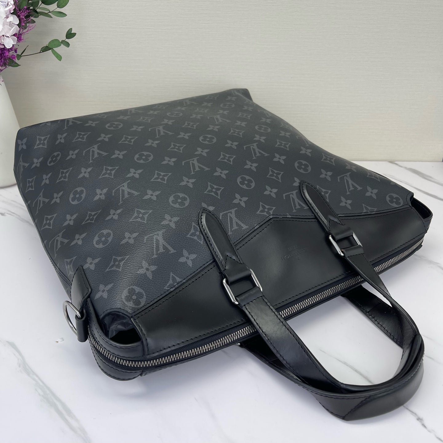 Louis Vuitton - Explorer - Leather - Black - (Large)