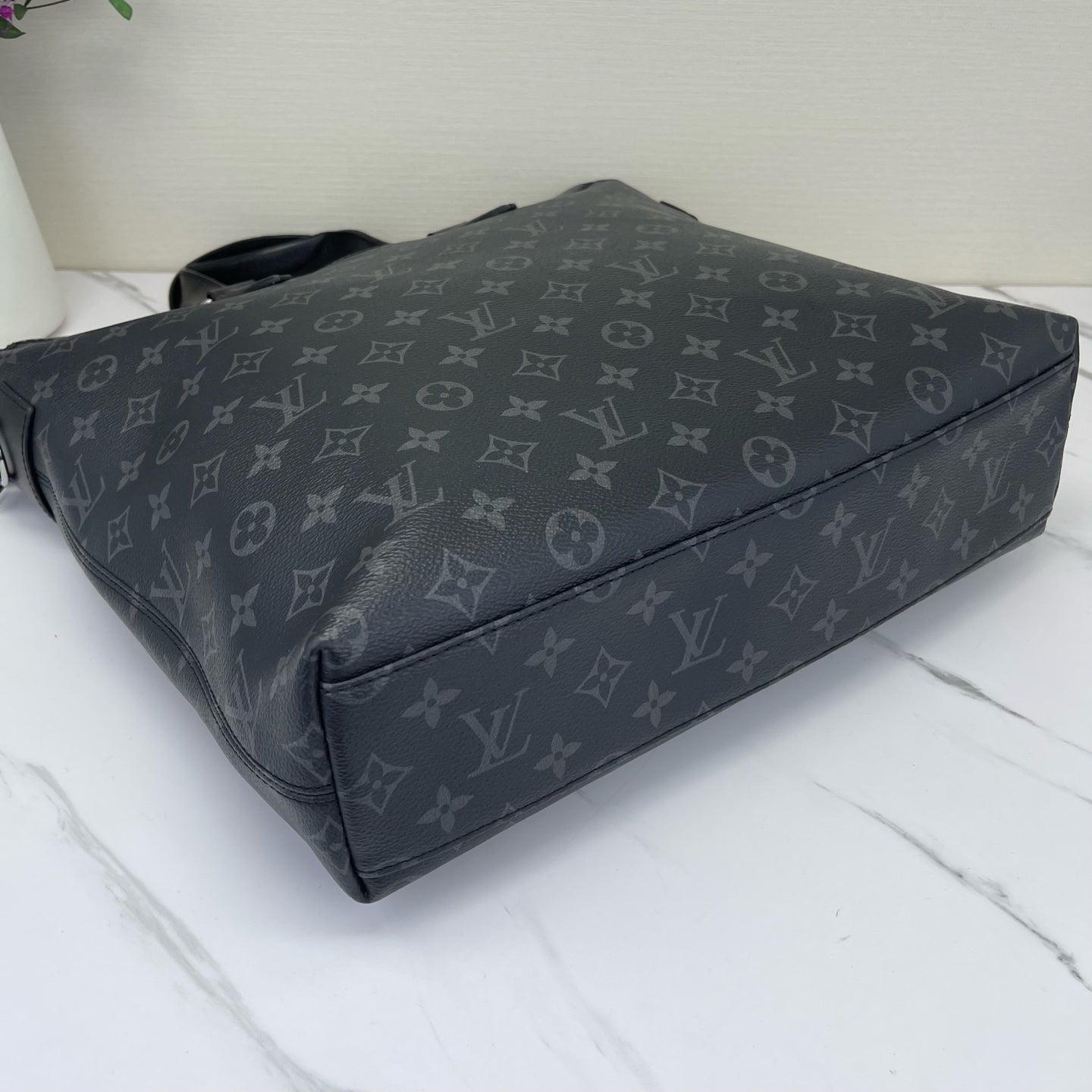 Louis Vuitton - Explorer - Leather - Black - (Large)