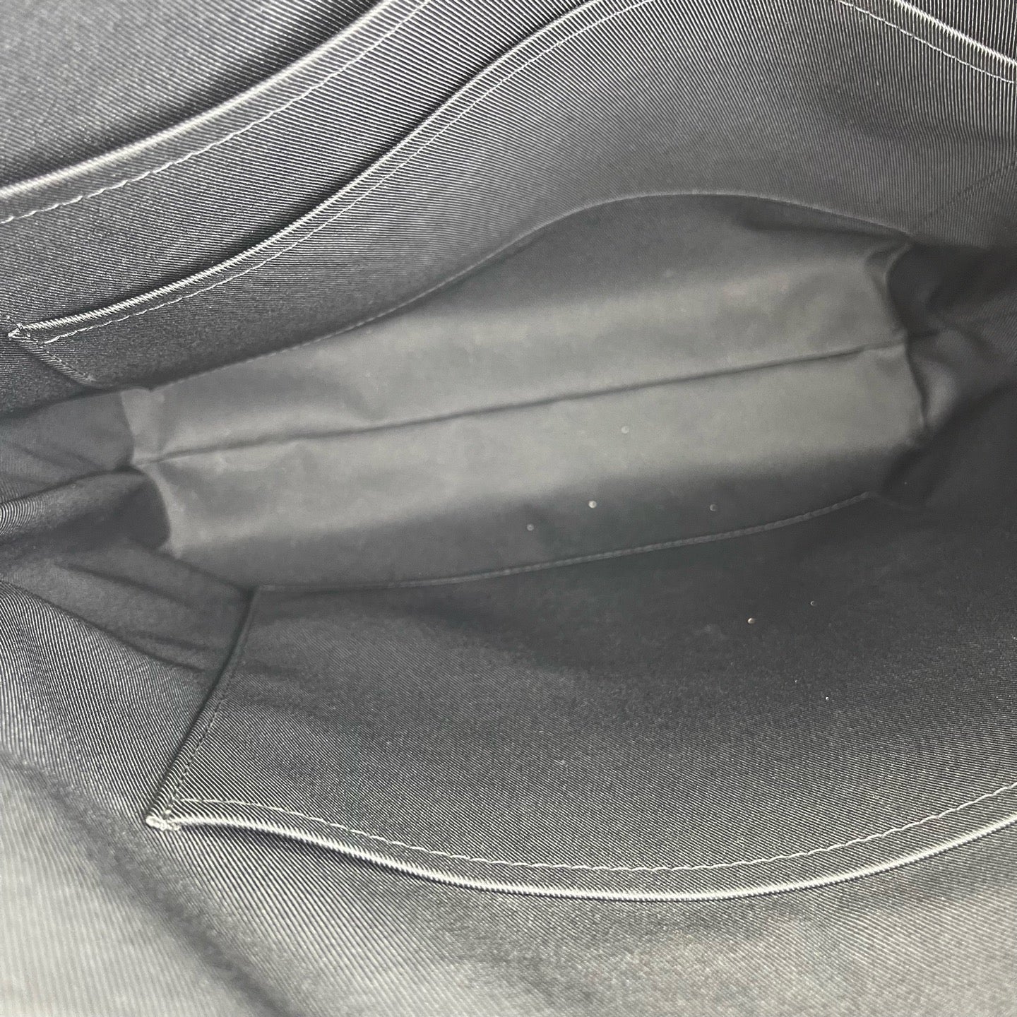 Louis Vuitton - Explorer - Leather - Black - (Large)