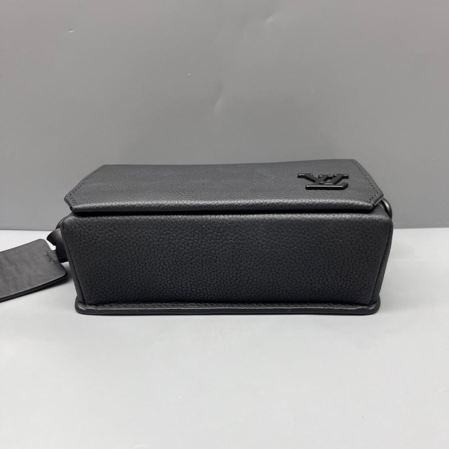 Louis Vuitton - Fastline - Leather - Black - (mini)