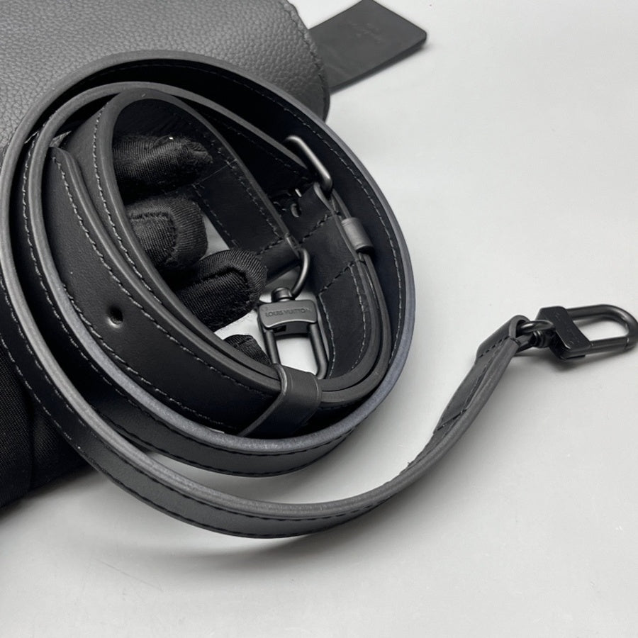 Louis Vuitton - Fastline - Leather - Black - (mini)