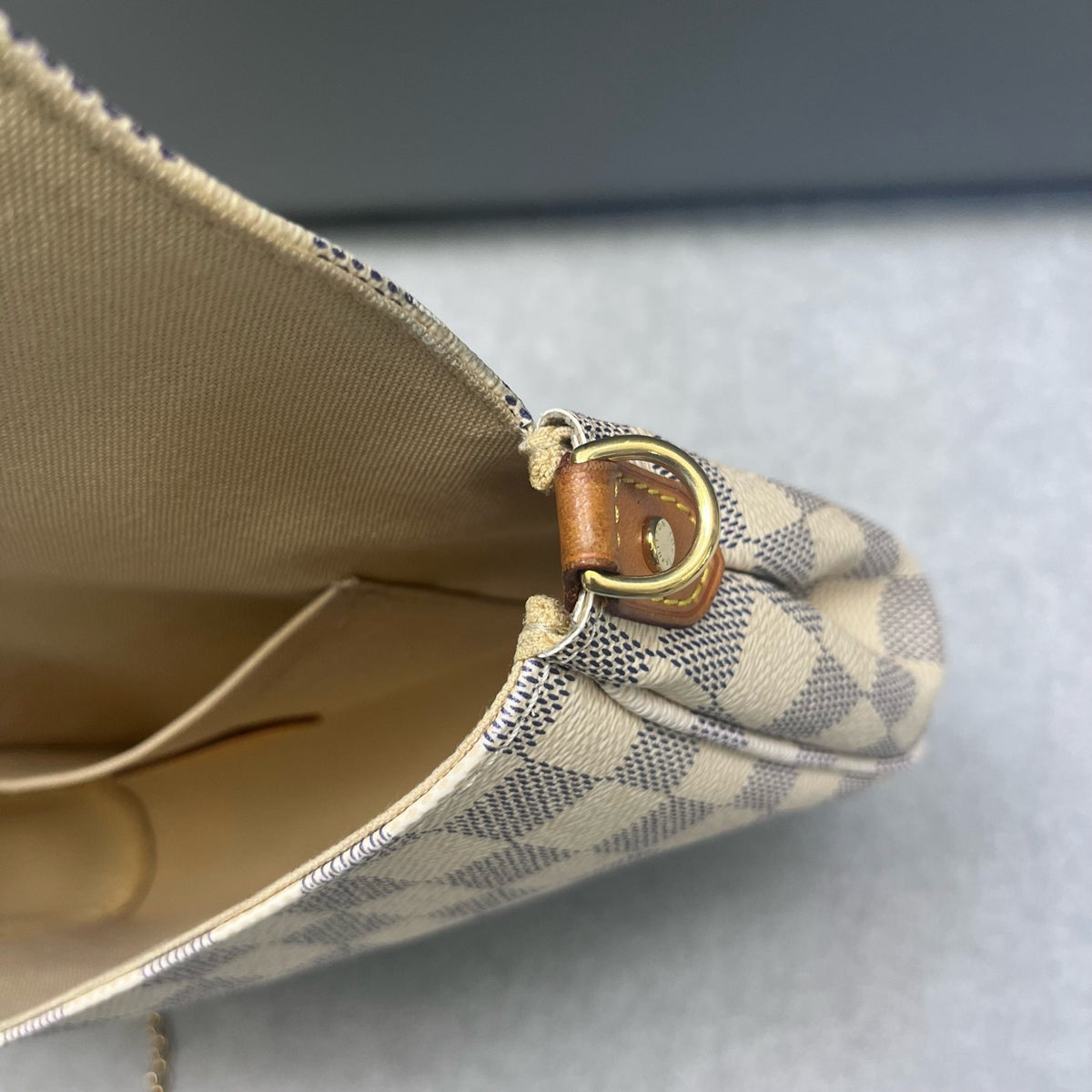 Louis Vuitton - Favorite - Cloth - Beige - (small)