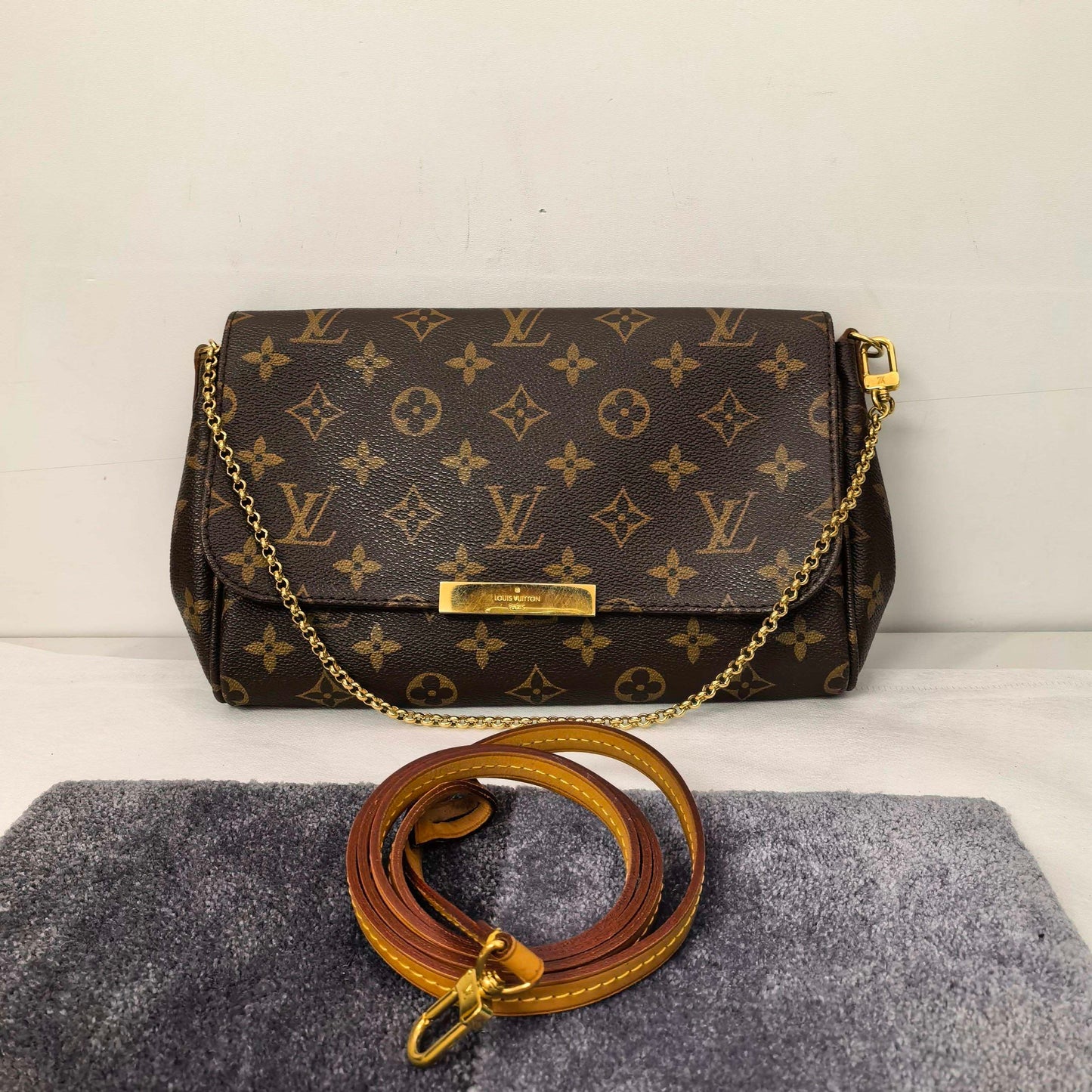 Louis Vuitton - Favorite - Cloth - Brown - (medium)