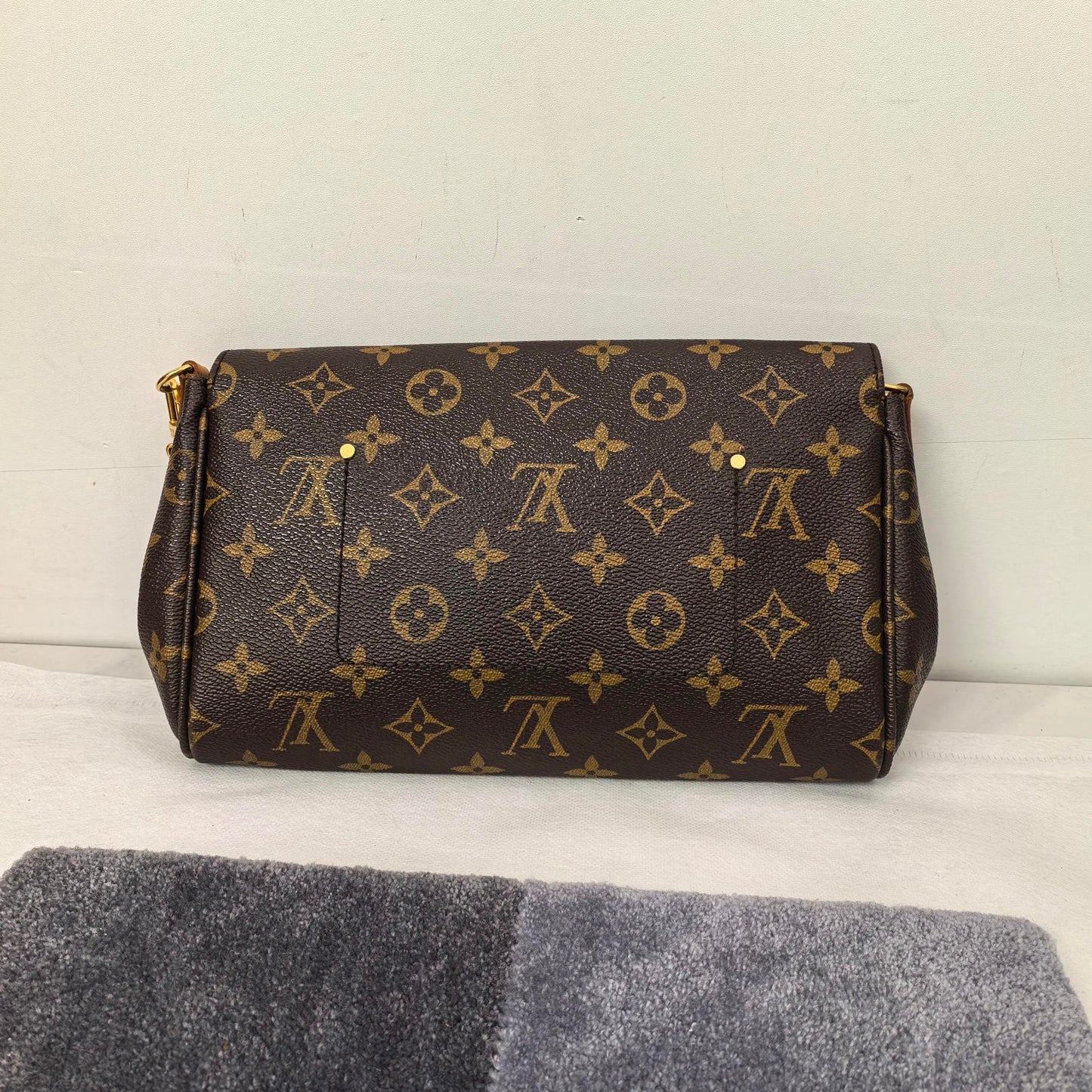 Louis Vuitton - Favorite - Cloth - Brown - (medium)