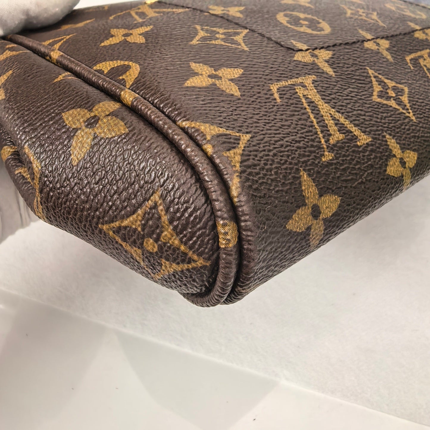 Louis Vuitton - Favorite - Cloth - Brown - (medium)