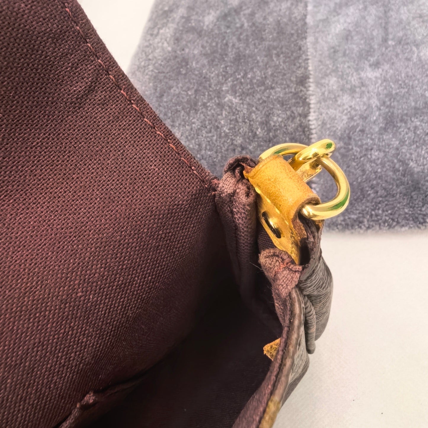 Louis Vuitton - Favorite - Cloth - Brown - (medium)