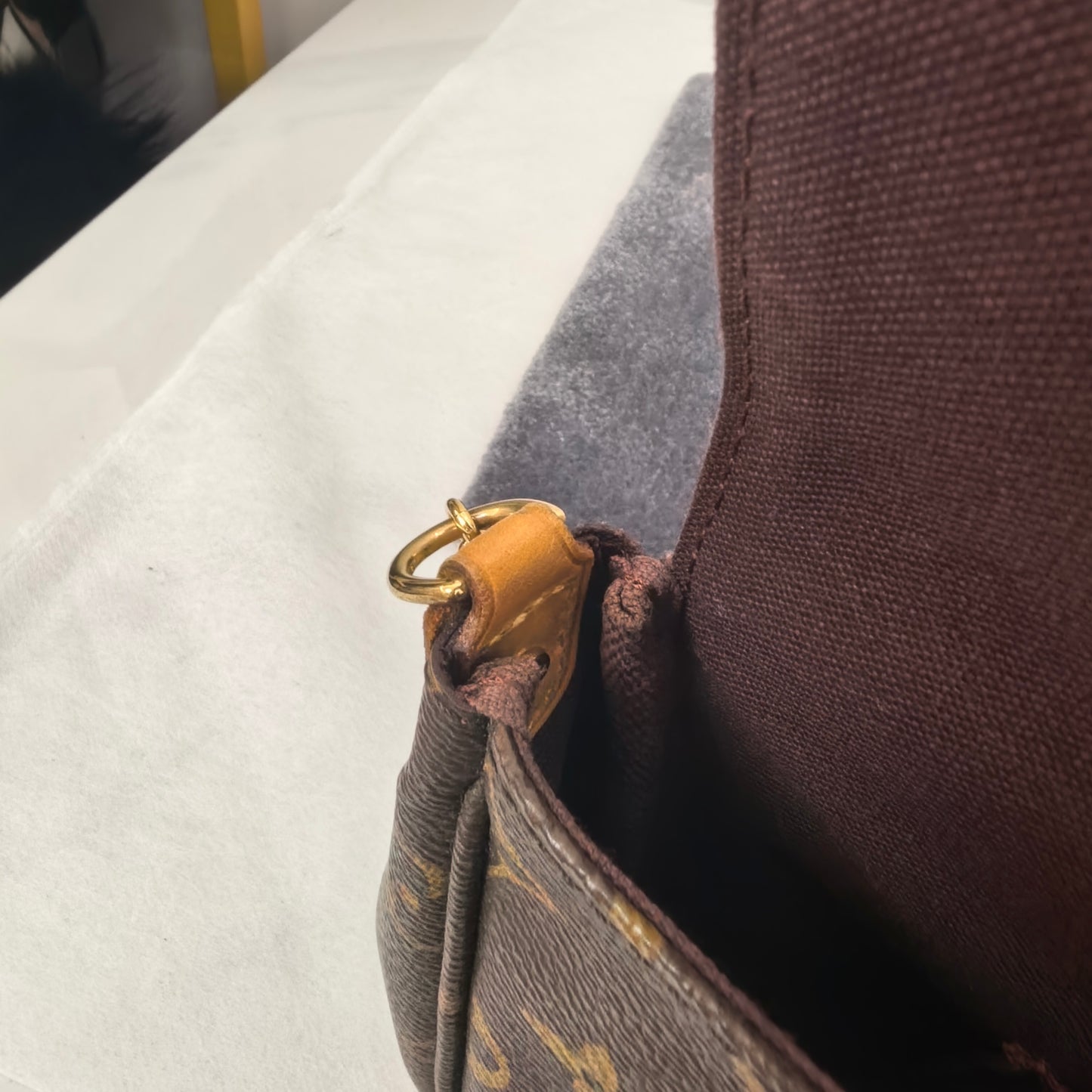 Louis Vuitton - Favorite - Cloth - Brown - (medium)