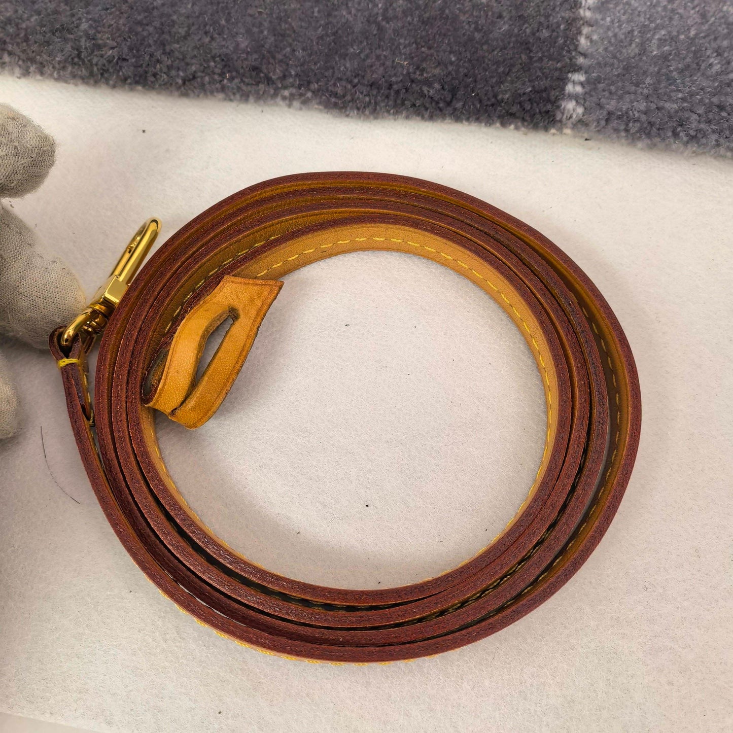 Louis Vuitton - Favorite - Cloth - Brown - (medium)