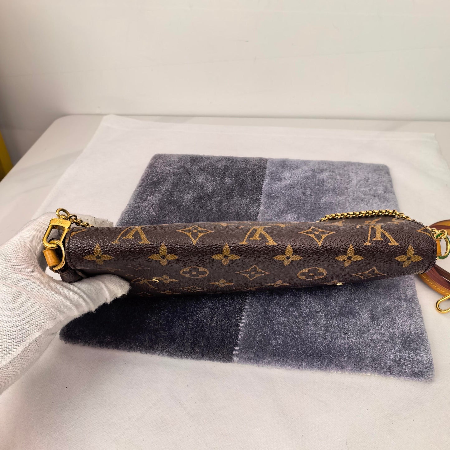 Louis Vuitton - Favorite - Cloth - Brown - (medium)