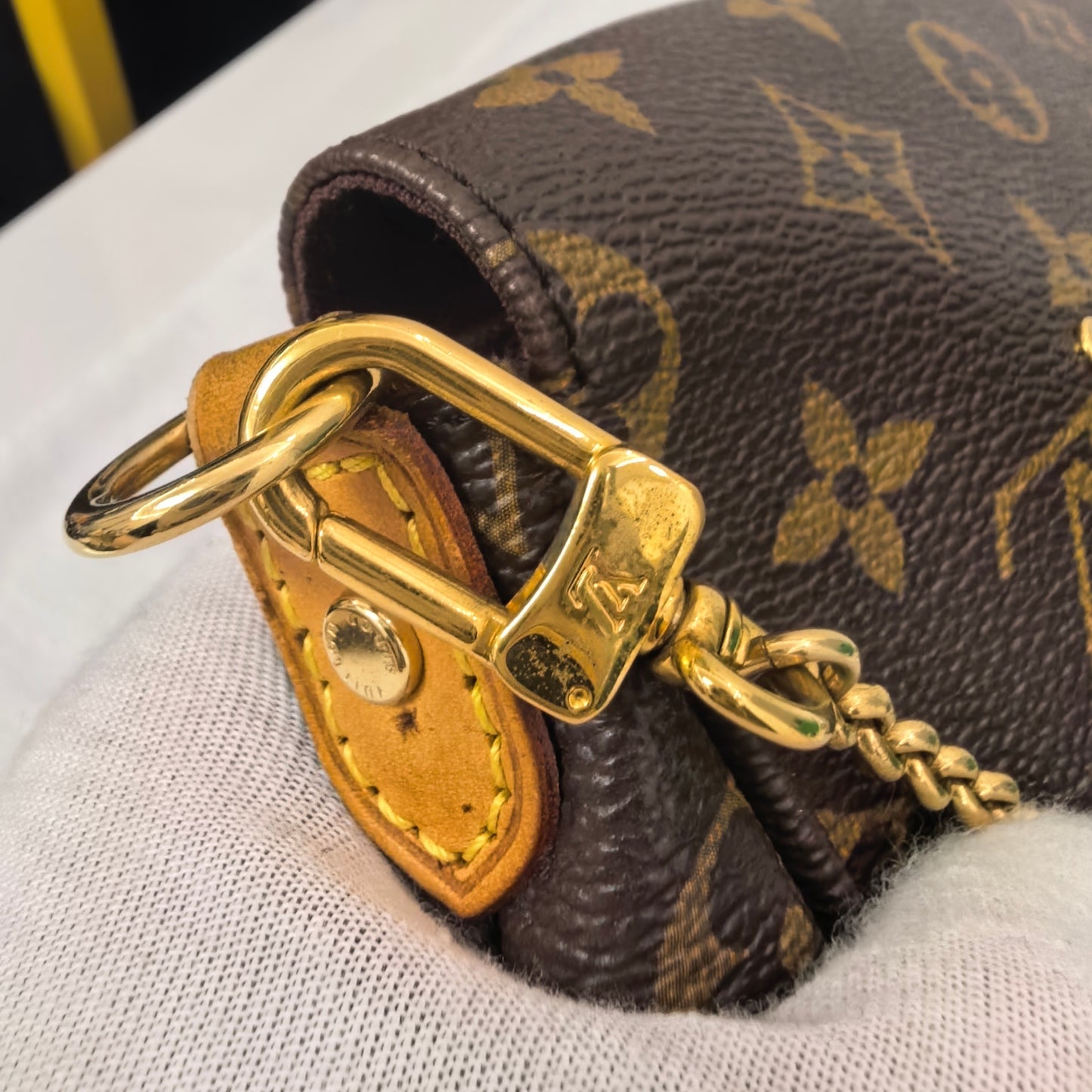 Louis Vuitton - Favorite - Cloth - Brown - (medium)
