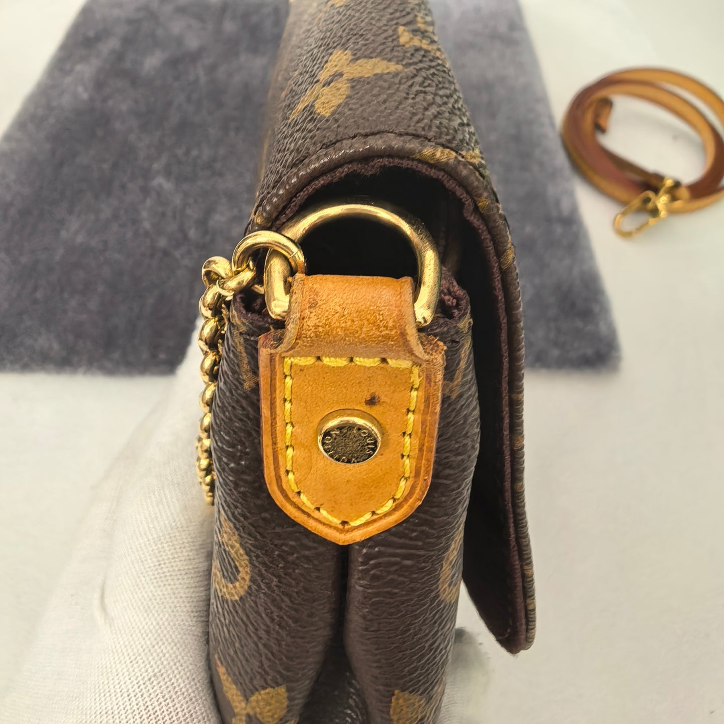 Louis Vuitton - Favorite - Cloth - Brown - (medium)