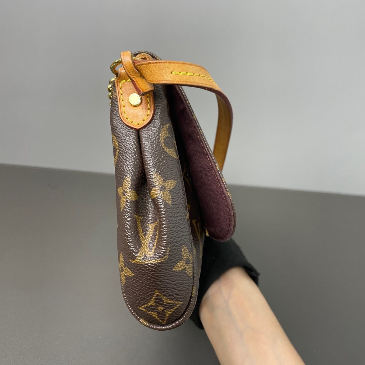 Louis Vuitton - Favorite crossbody bag - Leather - Brown - (small)
