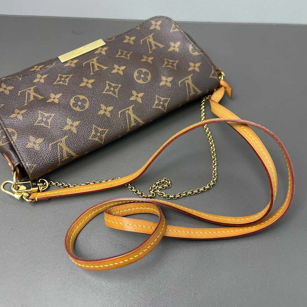 Louis Vuitton - Favorite crossbody bag - Leather - Brown - (small)