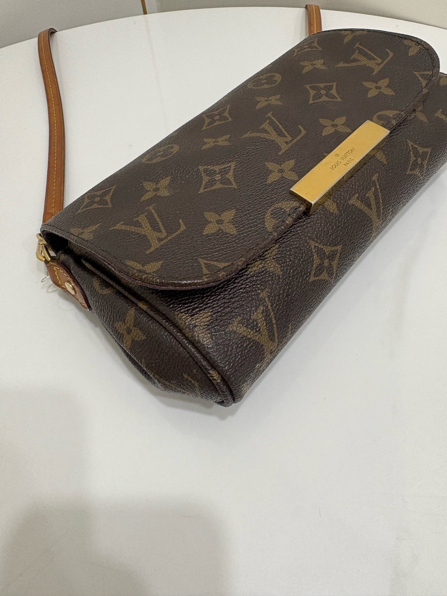 Louis Vuitton - Favorite - Leather - Brown - (small)