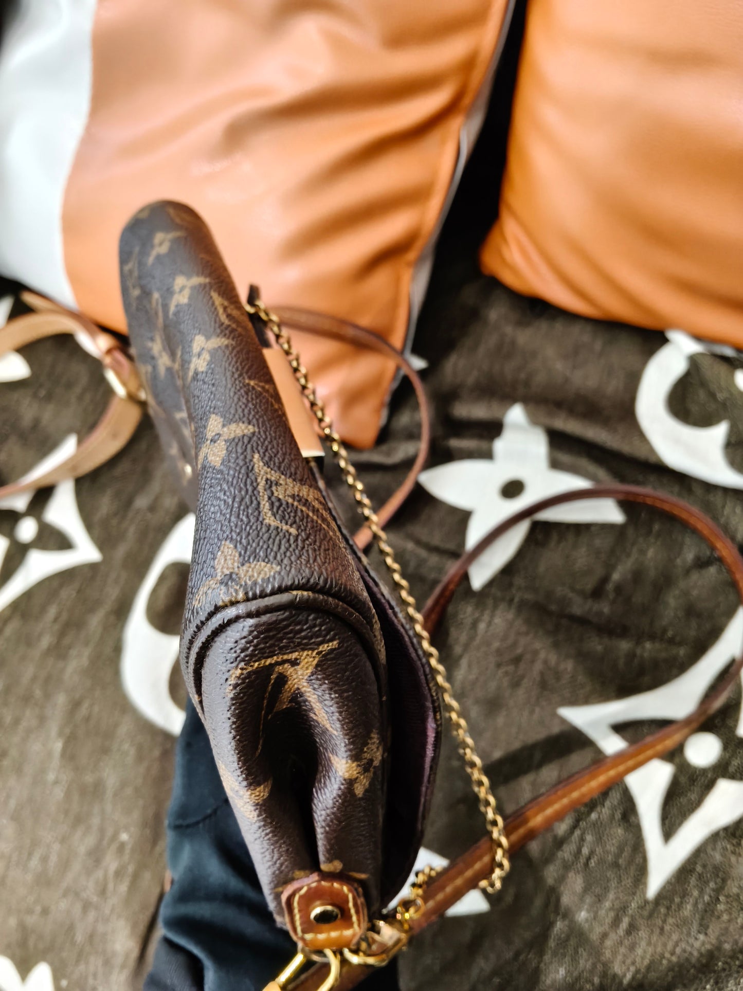 Louis Vuitton - Favorite - Leather - Brown - (small)