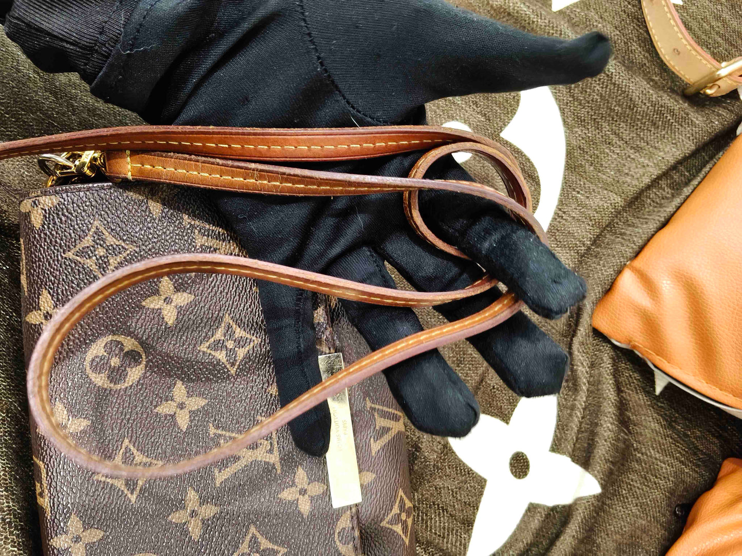 Louis Vuitton - Favorite - Leather - Brown - (small)