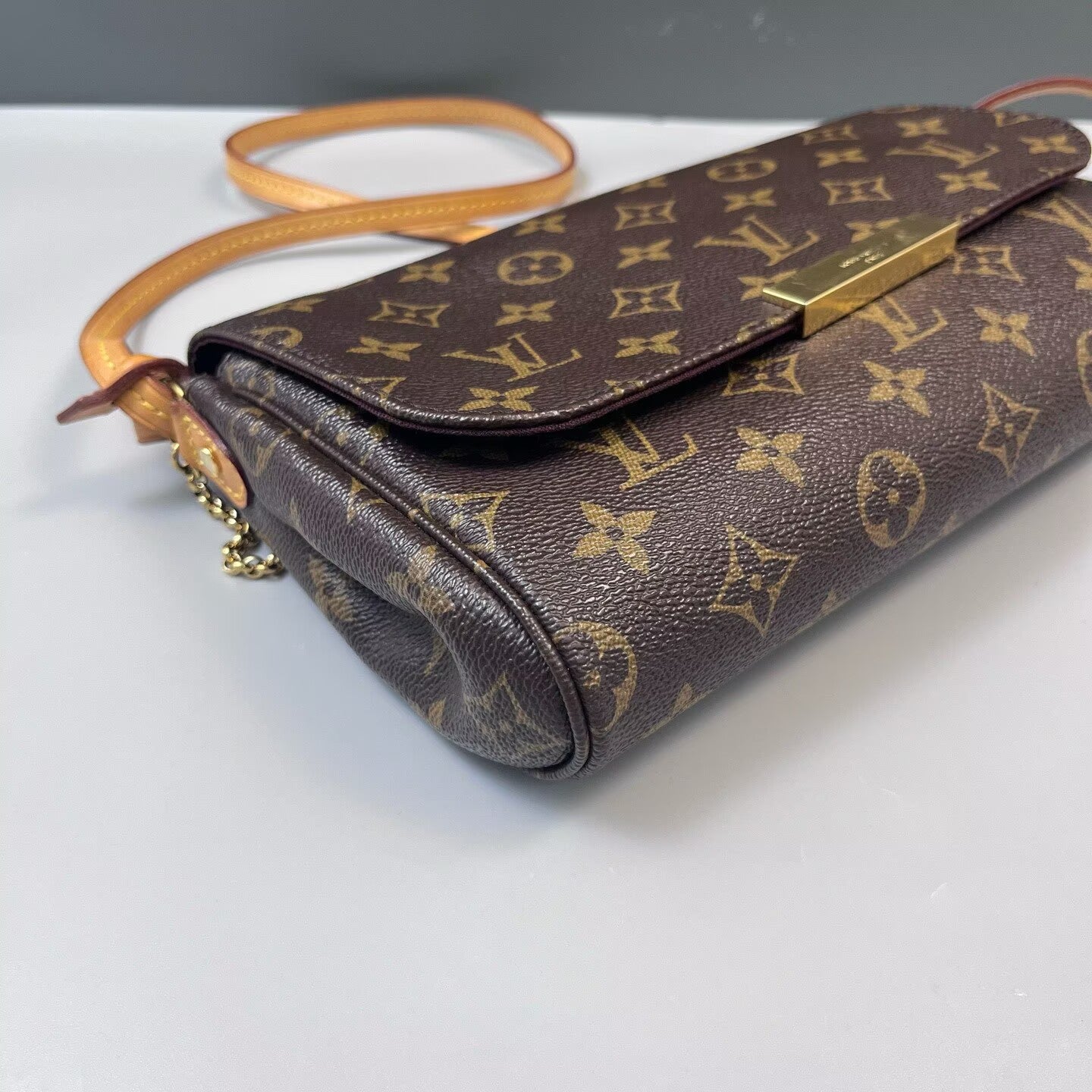 Louis Vuitton - Favorite MM - Monogram coated canvas with Vachetta leather trim - Brown - (medium)