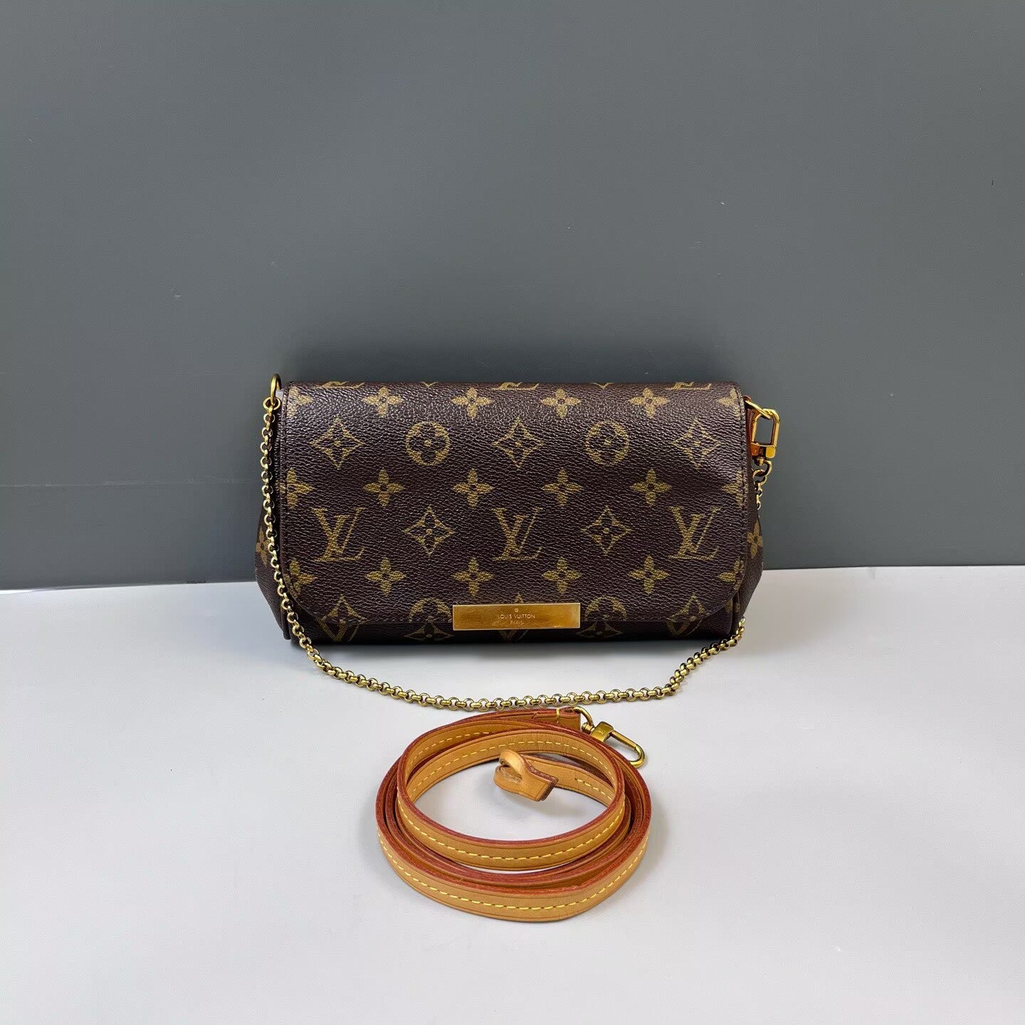 Louis Vuitton - Favorite - Monogram canvas with Vachetta leather trim - Brown - (Small)