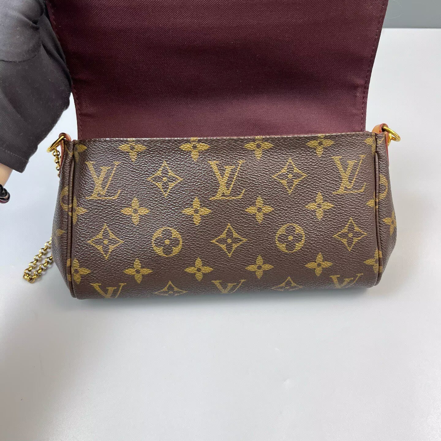 Louis Vuitton - Favorite - Monogram canvas with Vachetta leather trim - Brown - (Small)