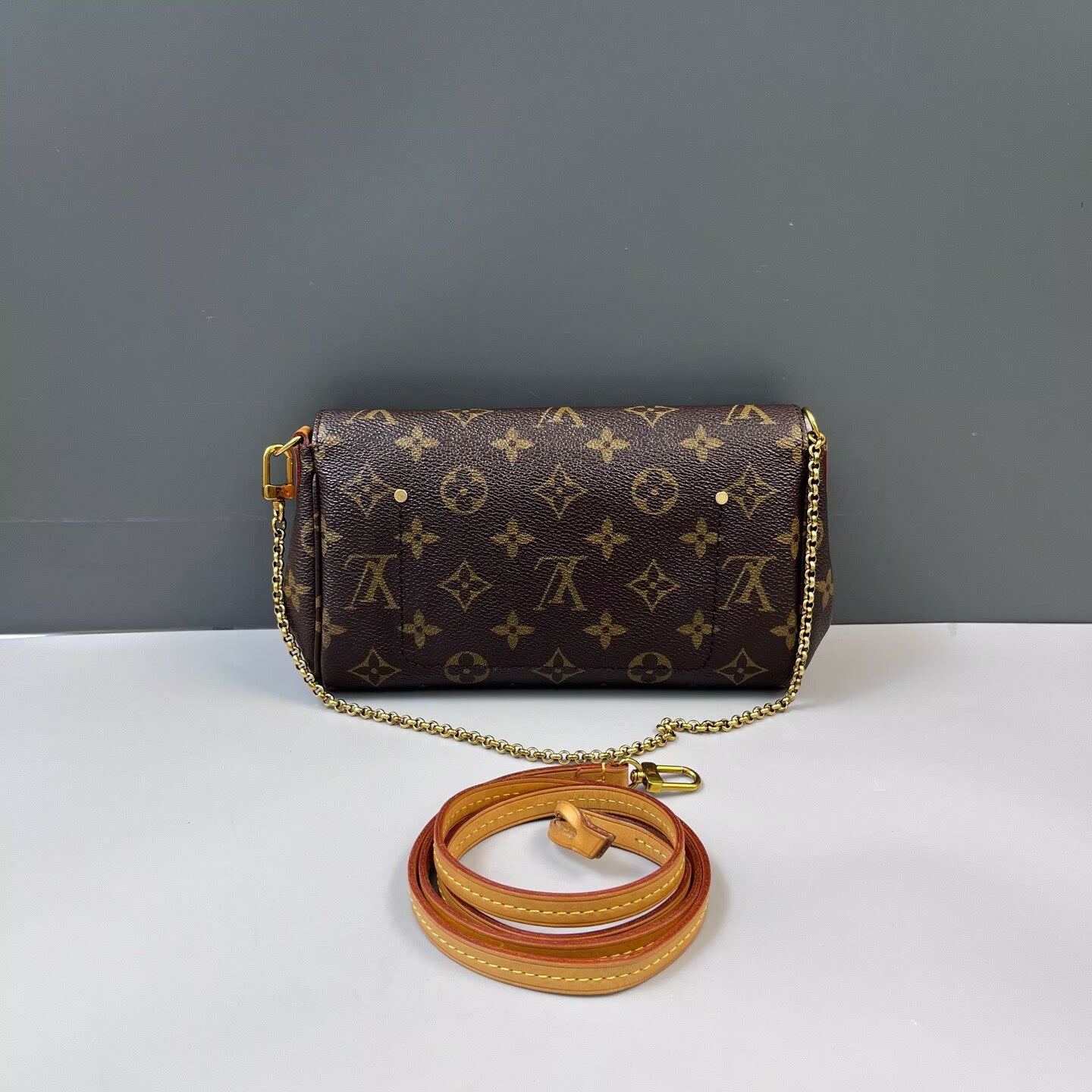 Louis Vuitton - Favorite - Monogram canvas with Vachetta leather trim - Brown - (Small)