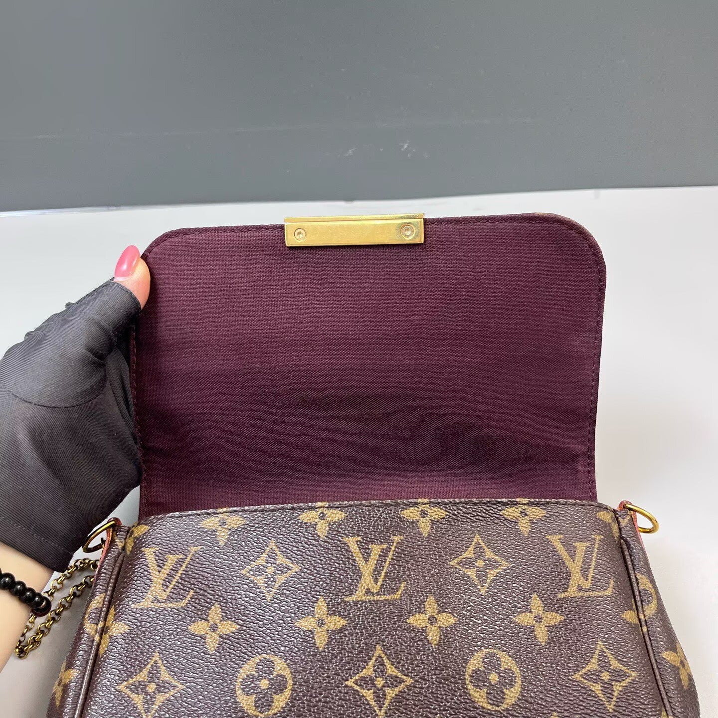 Louis Vuitton - Favorite - Monogram canvas with Vachetta leather trim - Brown - (Small)