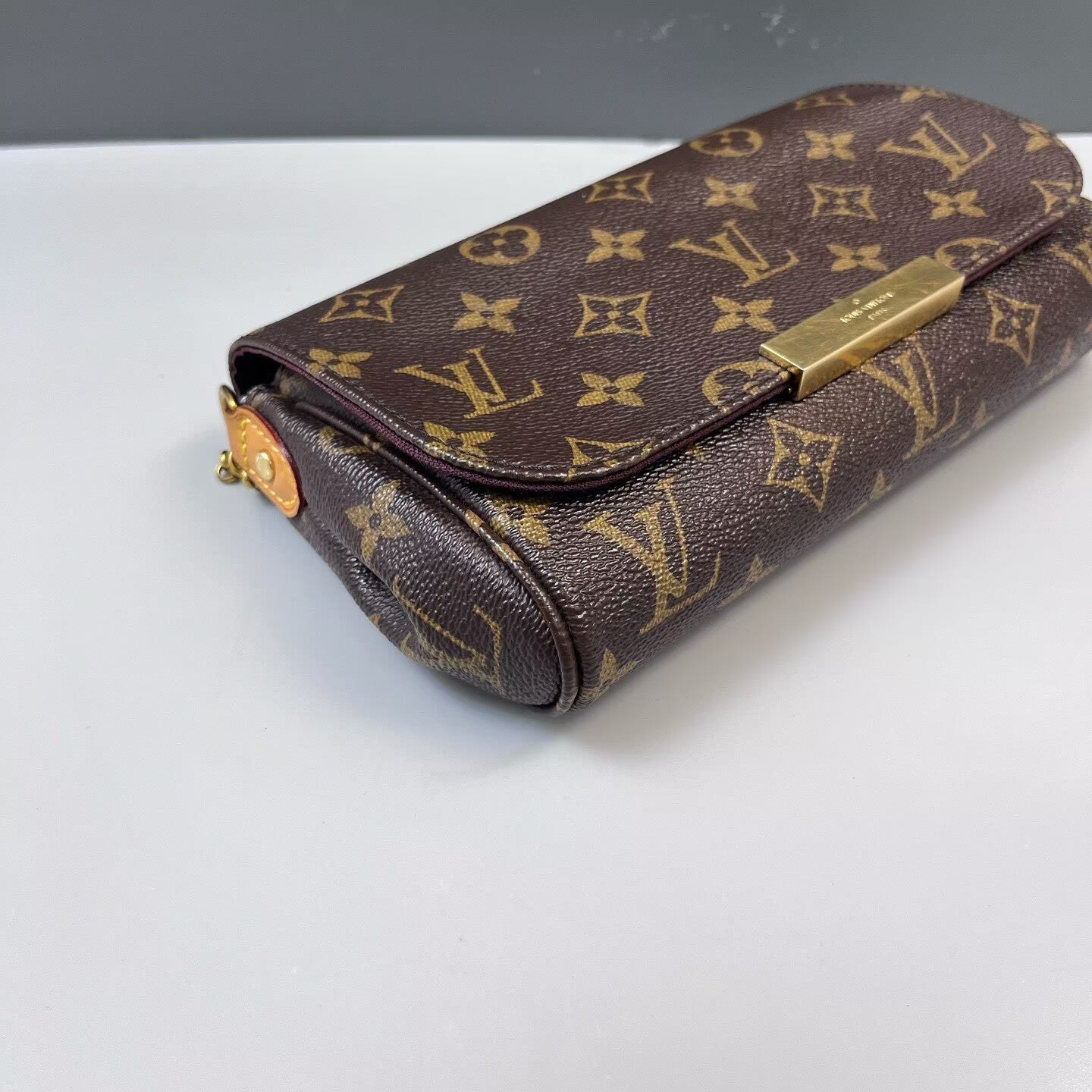 Louis Vuitton - Favorite - Monogram canvas with Vachetta leather trim - Brown - (Small)