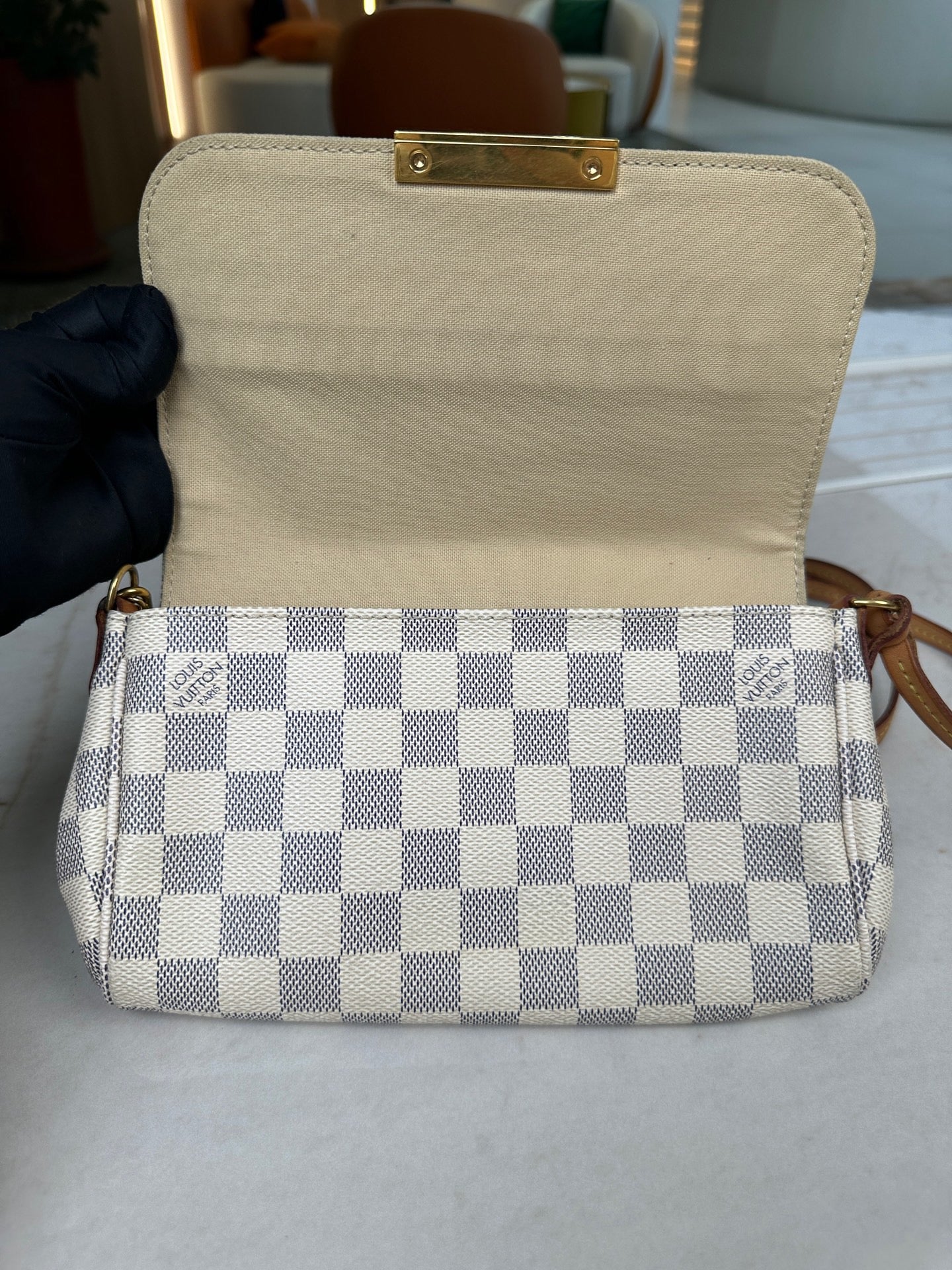 Louis Vuitton - Favorite PM - Coated canvas - White - (Small)