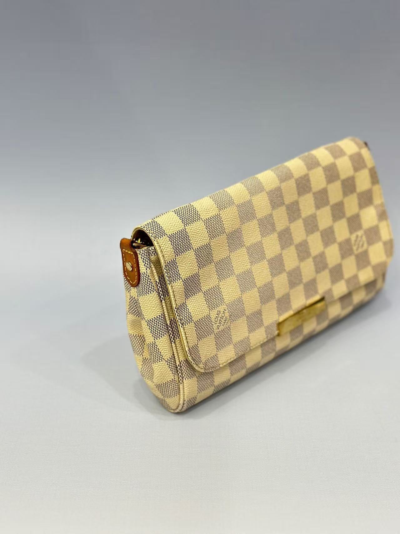Louis Vuitton - Favorite PM - Damier Azur coated canvas with natural cowhide leather trim - White - (small)