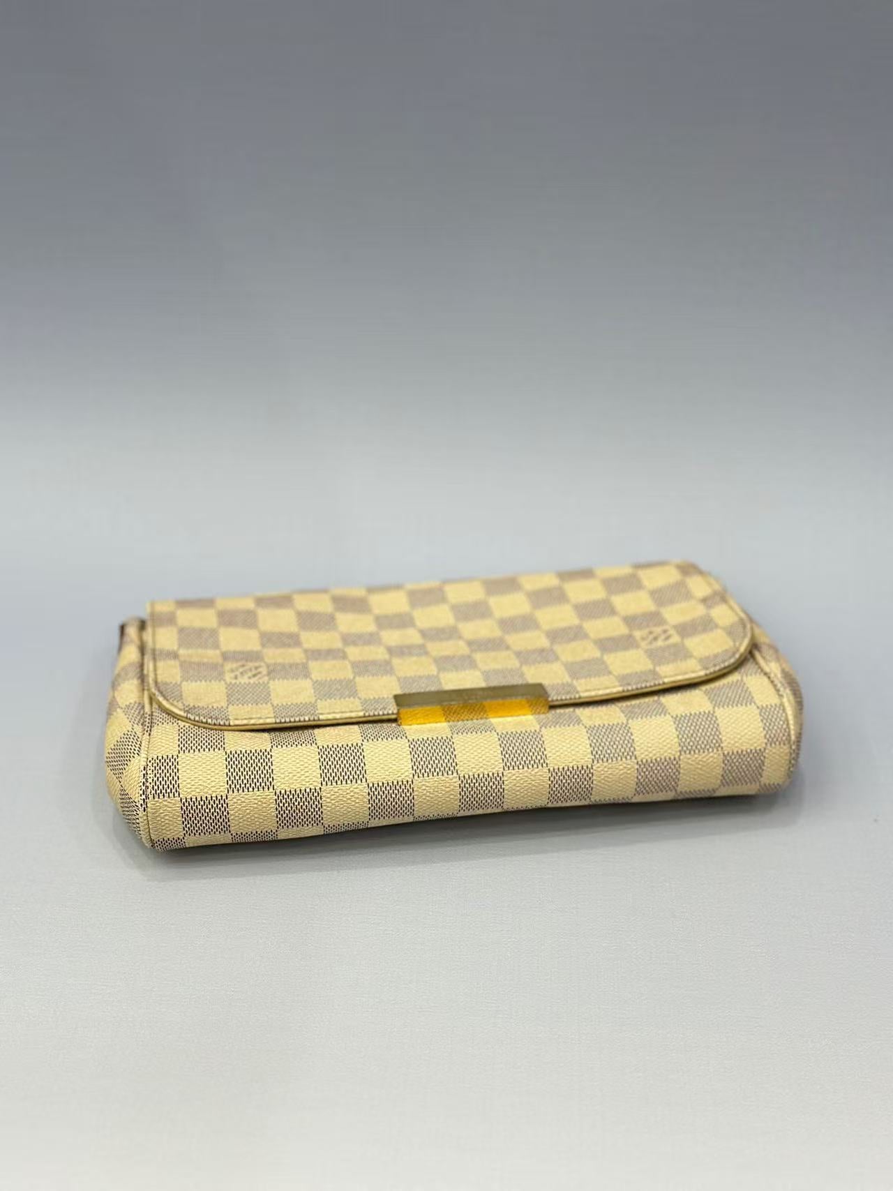 Louis Vuitton - Favorite PM - Damier Azur coated canvas with natural cowhide leather trim - White - (small)